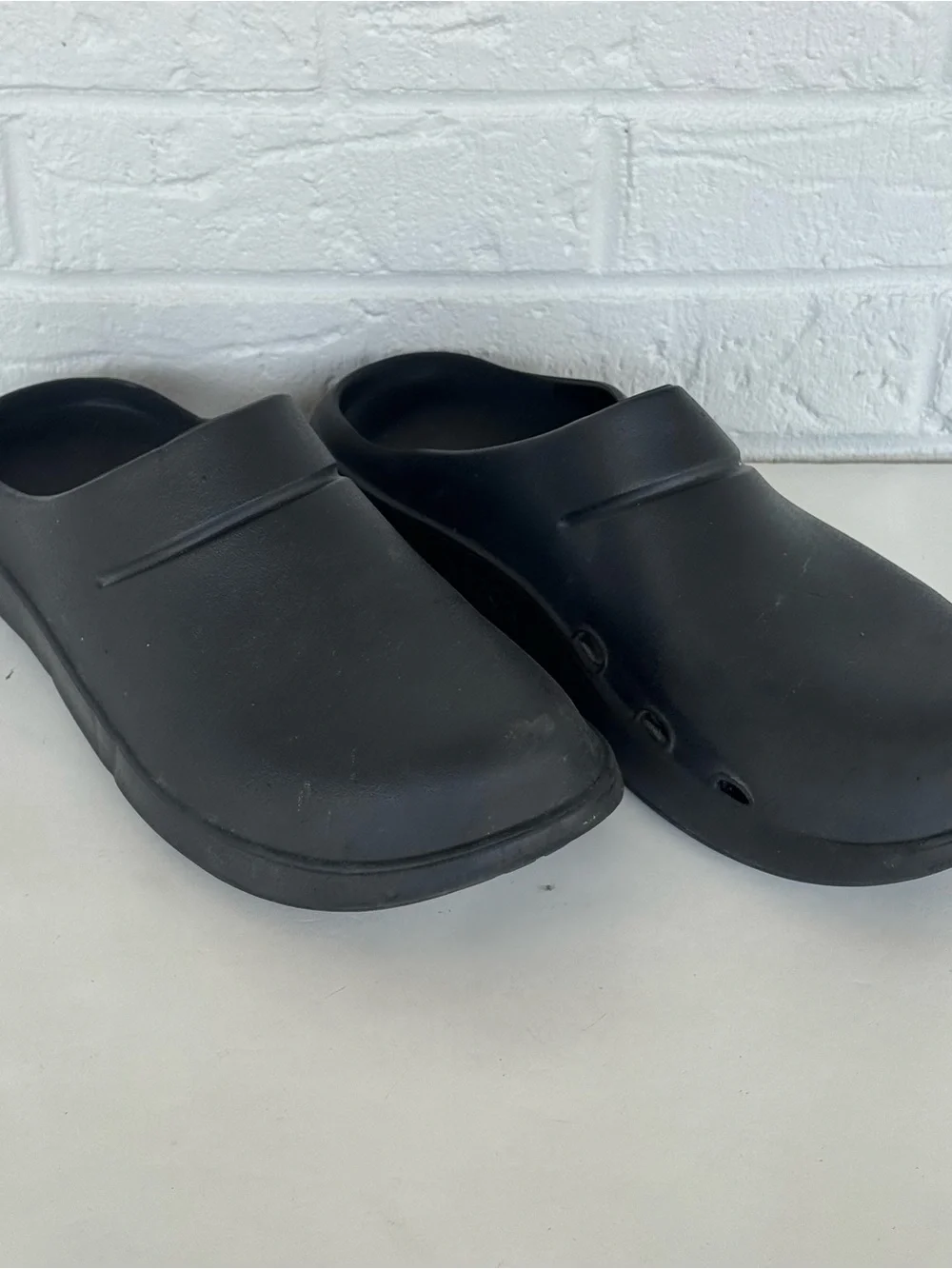 OOFOS OOcloog Recovery Clogs Men's 11/Women's 13